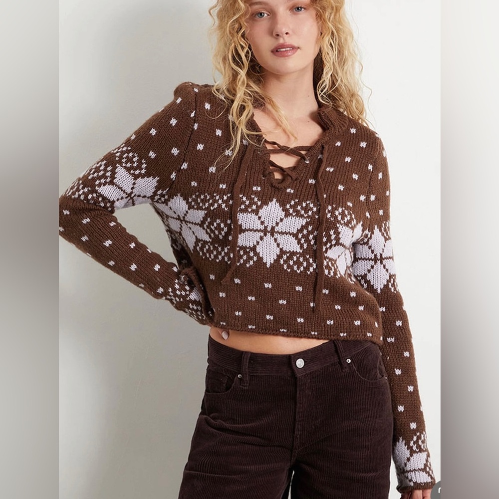 NWT PACSUN Mountain Climber Lace Up sweater - M